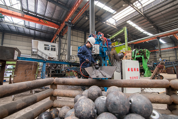 威海网架配件-螺栓球加工车间